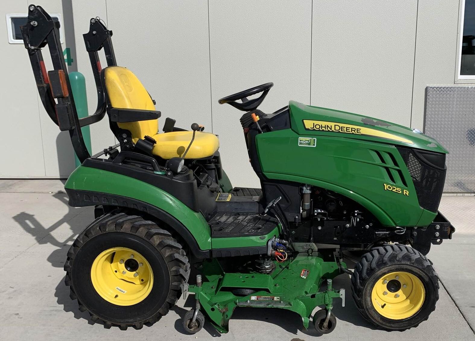 2016 John Deere 1025R Tractor