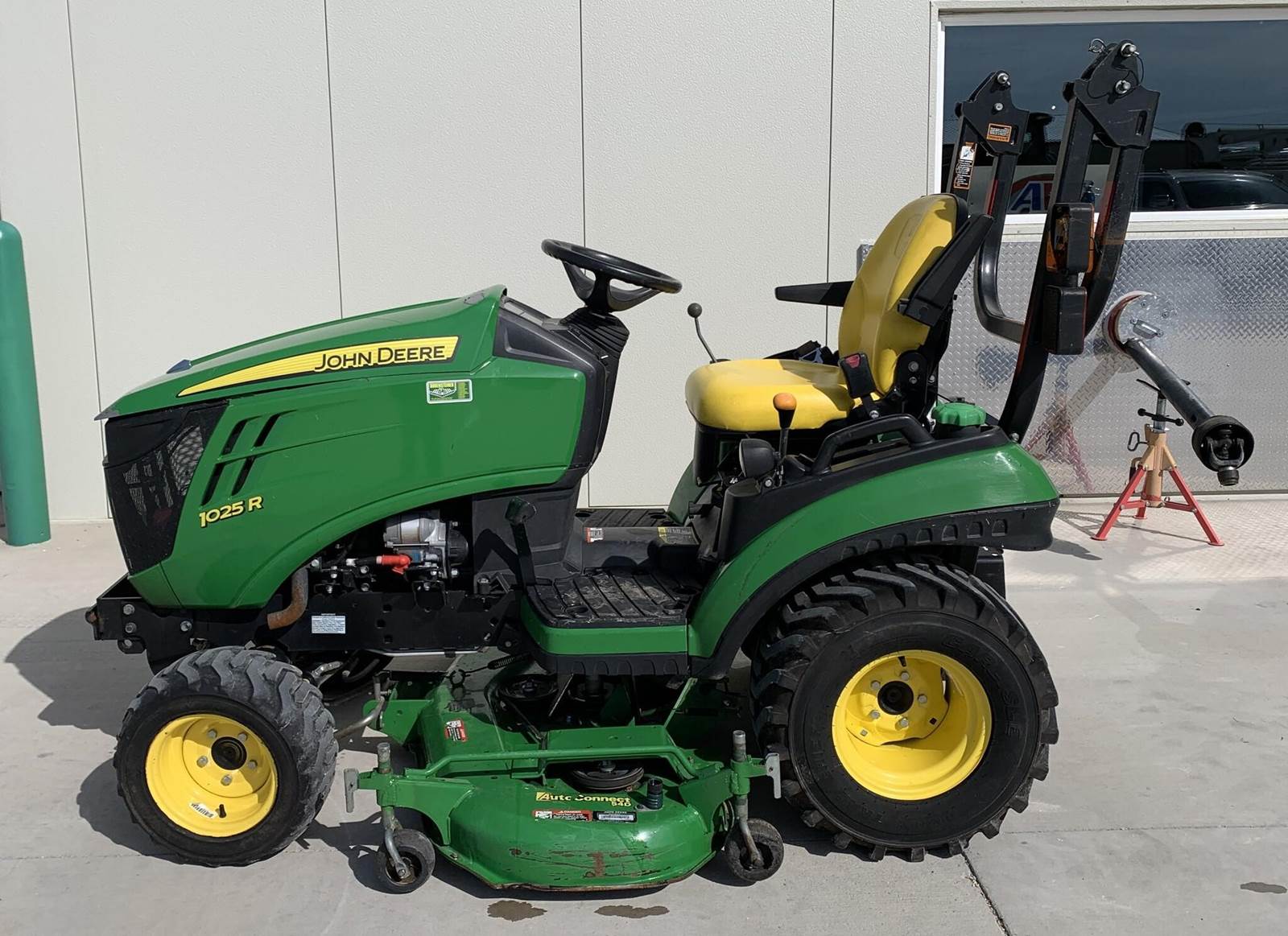 2016 John Deere 1025R Tractor