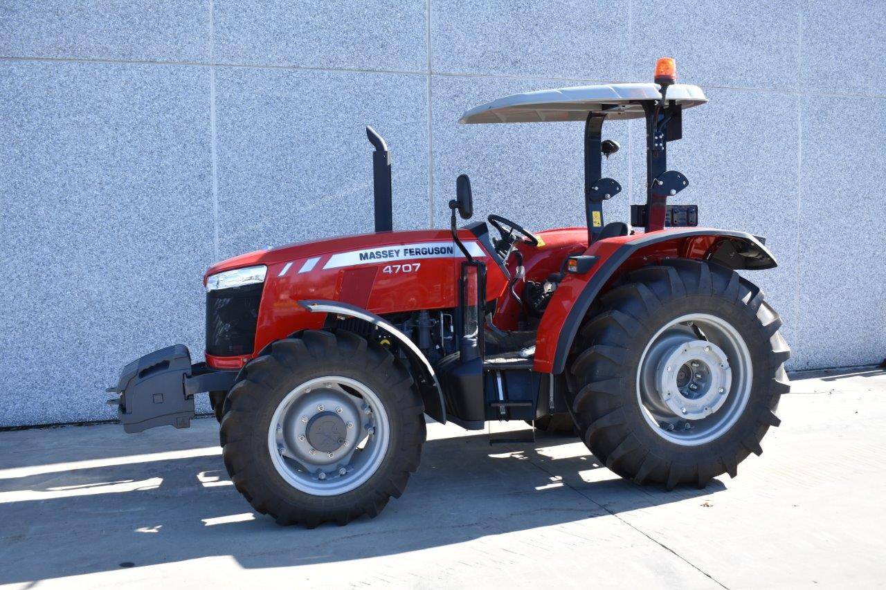 Massey Ferguson 4707 Tractor .